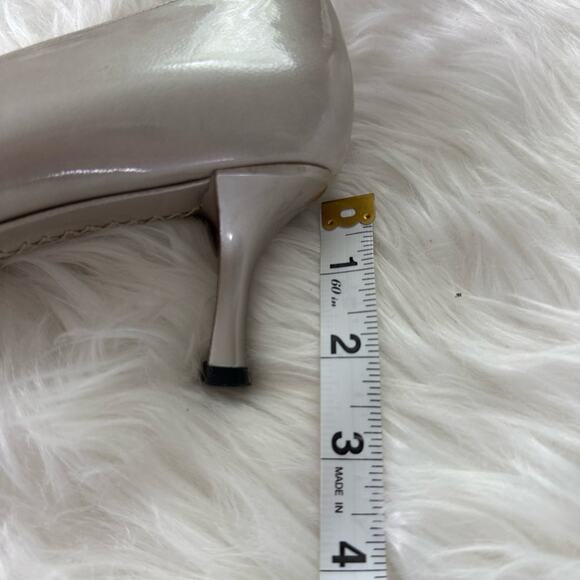 Stuart Weitzman | Womens Metallic Pointed Toe Kitten Heel Pump Pearl Wedding 8.5 - Picture 8 of 8